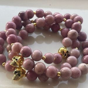 Rhodonite skull gold tone ONE stretch bracelet NEW crystal meditation yoga stone